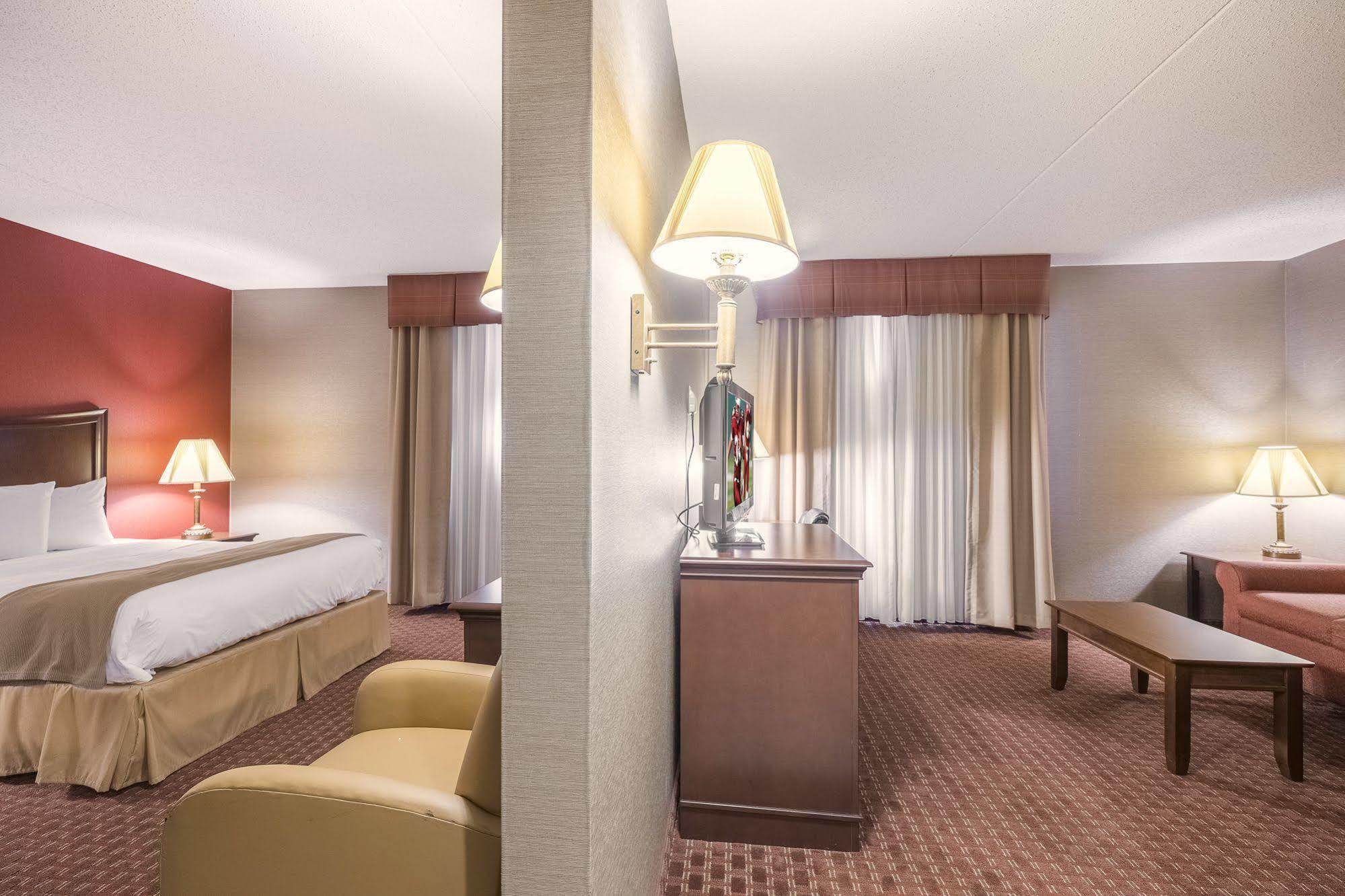 Quality Inn & Suites Owego Eksteriør bilde