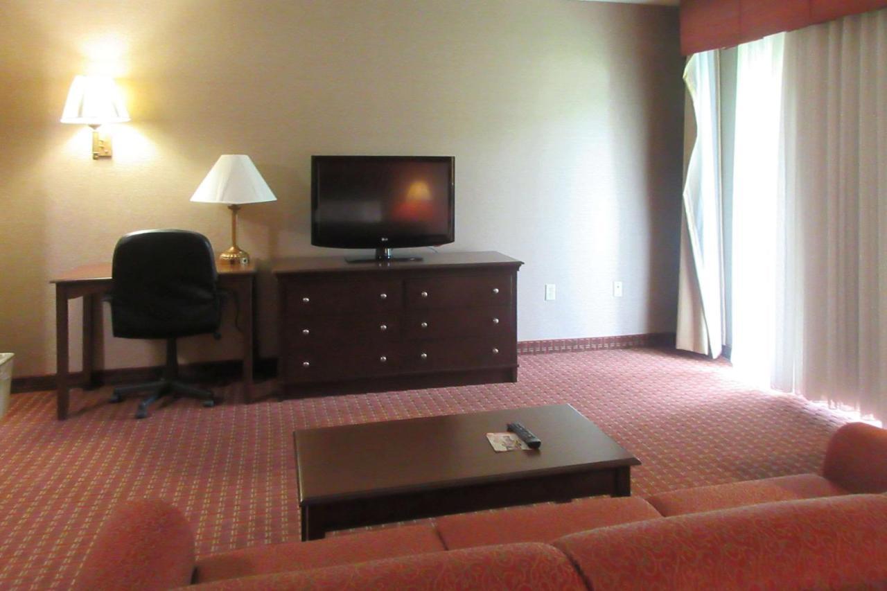 Quality Inn & Suites Owego Eksteriør bilde