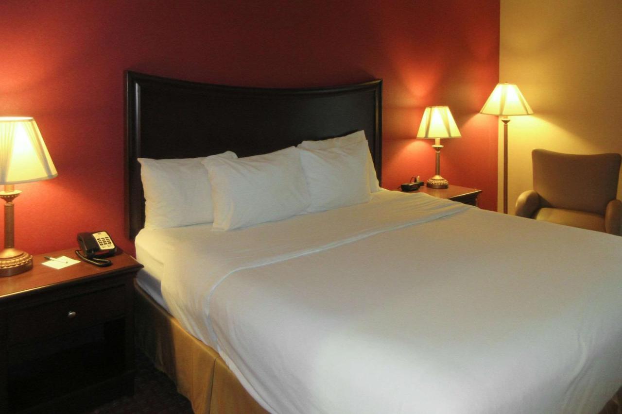 Quality Inn & Suites Owego Eksteriør bilde